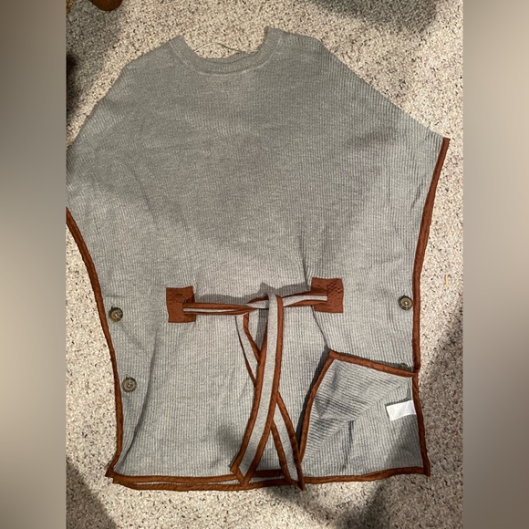 Poncho new - Picture 3 of 5